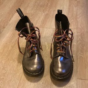 Dr. Martens retro/ metallic boots